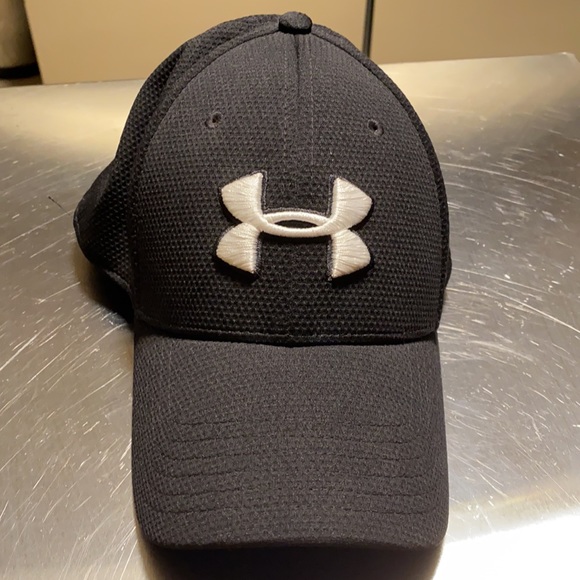 Under Armour hat - Picture 8 of 9